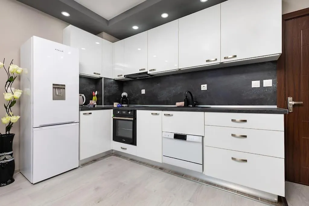 Comfy Apartment With Private Parking Пловдив