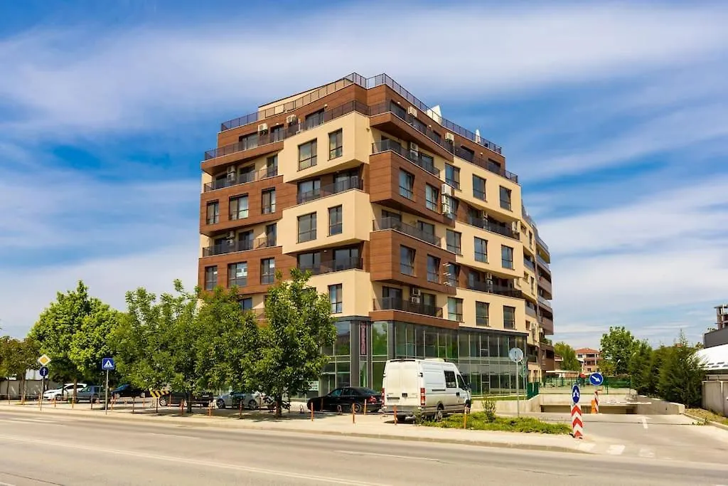 Comfy Apartment With Private Parking Пловдив